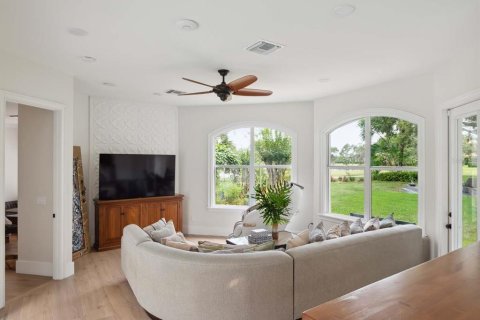 House in Orlando, Florida 5 bedrooms, 415.74 sq.m. № 1795016 - photo 9
