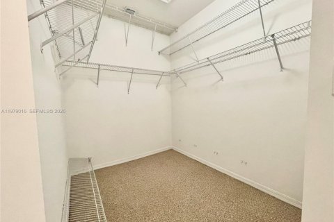 Снять в аренду таунхаус в Майами, Флорида 3 спальни, 166.3м2, № 2044260 - фото 28