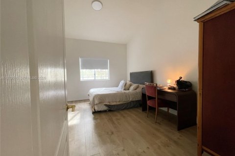 Снять в аренду таунхаус в Майами, Флорида 3 спальни, 166.3м2, № 2044260 - фото 22