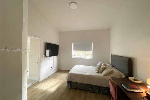 Снять в аренду таунхаус в Майами, Флорида 3 спальни, 166.3м2, № 2044260 - фото 23