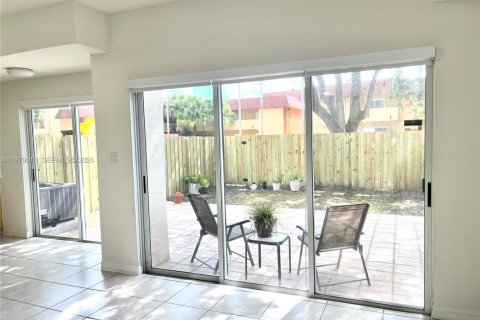 Снять в аренду таунхаус в Майами, Флорида 3 спальни, 166.3м2, № 2044260 - фото 8