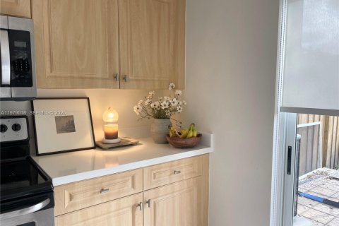 Снять в аренду таунхаус в Майами, Флорида 3 спальни, 166.3м2, № 2044260 - фото 14