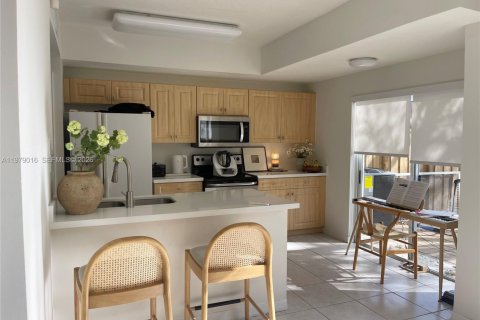 Снять в аренду таунхаус в Майами, Флорида 3 спальни, 166.3м2, № 2044260 - фото 12