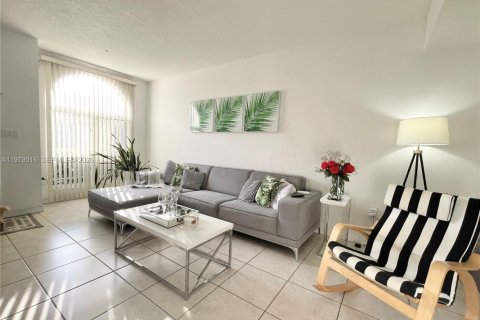 Снять в аренду таунхаус в Майами, Флорида 3 спальни, 166.3м2, № 2044260 - фото 5