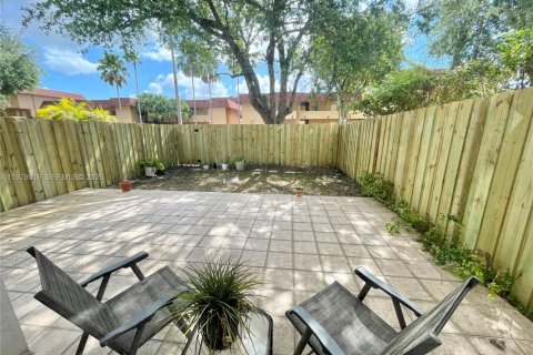 Снять в аренду таунхаус в Майами, Флорида 3 спальни, 166.3м2, № 2044260 - фото 9