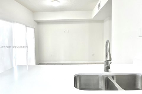 Снять в аренду таунхаус в Майами, Флорида 3 спальни, 166.3м2, № 2044260 - фото 20