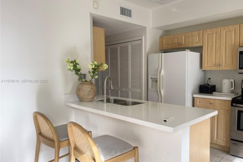 Снять в аренду таунхаус в Майами, Флорида 3 спальни, 166.3м2, № 2044260 - фото 13