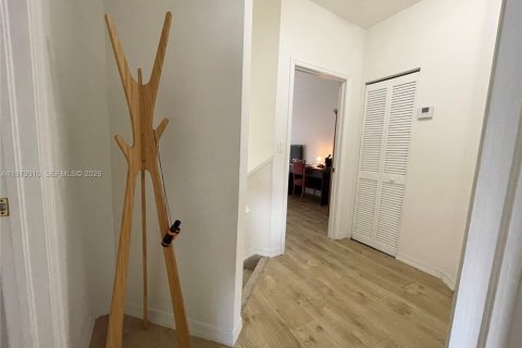 Снять в аренду таунхаус в Майами, Флорида 3 спальни, 166.3м2, № 2044260 - фото 30