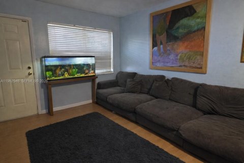 Villa ou maison à vendre à Miami Gardens, Floride: 3 chambres, 121.14 m2 № 2025261 - photo 6