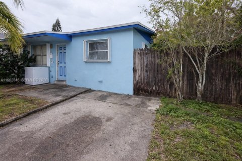 Villa ou maison à vendre à Miami Gardens, Floride: 3 chambres, 121.14 m2 № 2025261 - photo 3