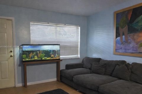 Villa ou maison à vendre à Miami Gardens, Floride: 3 chambres, 121.14 m2 № 2025261 - photo 8