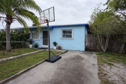 Villa ou maison à Miami Gardens, Floride 3 chambres, 121.14 m2 № 2025261