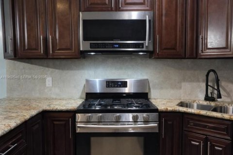 Villa ou maison à vendre à Miami Gardens, Floride: 3 chambres, 121.14 m2 № 2025261 - photo 11