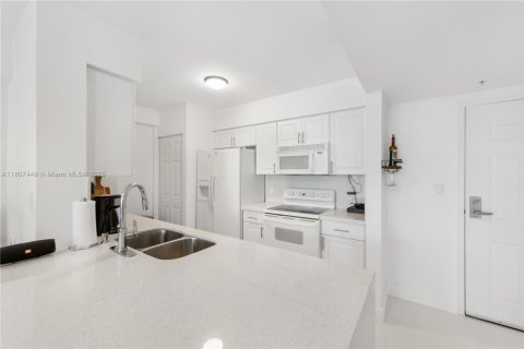 Condo in Miami, Florida, 1 bedroom  № 1877947 - photo 29