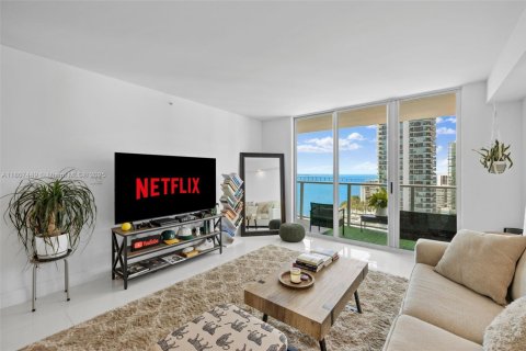 Condo in Miami, Florida, 1 bedroom  № 1877947 - photo 25