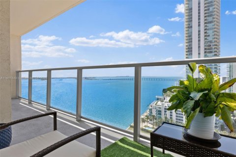 Condo in Miami, Florida, 1 bedroom  № 1877947 - photo 1