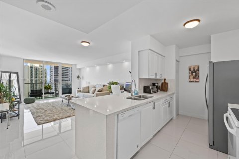 Condo in Miami, Florida, 1 bedroom  № 1877947 - photo 28