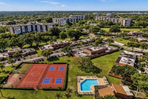 Villa ou maison à vendre à Pembroke Pines, Floride: 3 chambres, 120.68 m2 № 2414664 - photo 13