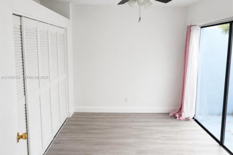 Villa ou maison à vendre à Pembroke Pines, Floride: 3 chambres, 120.68 m2 № 2414664 - photo 15