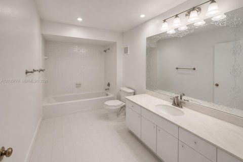 Villa ou maison à vendre à Pembroke Pines, Floride: 3 chambres, 120.68 m2 № 2414664 - photo 17