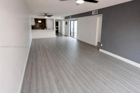 Villa ou maison à vendre à Pembroke Pines, Floride: 3 chambres, 120.68 m2 № 2414664 - photo 20