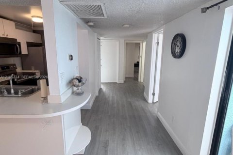 Villa ou maison à vendre à Pembroke Pines, Floride: 3 chambres, 120.68 m2 № 2414664 - photo 2