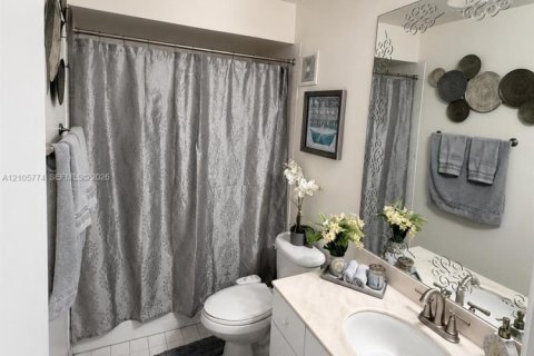 Villa ou maison à vendre à Pembroke Pines, Floride: 3 chambres, 120.68 m2 № 2414664 - photo 10