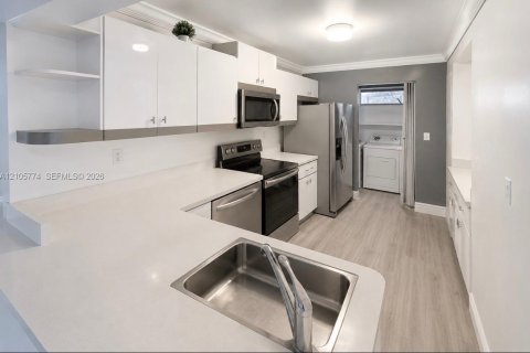 Villa ou maison à vendre à Pembroke Pines, Floride: 3 chambres, 120.68 m2 № 2414664 - photo 3