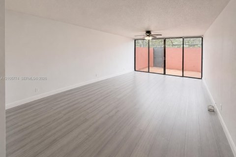 Villa ou maison à vendre à Pembroke Pines, Floride: 3 chambres, 120.68 m2 № 2414664 - photo 18