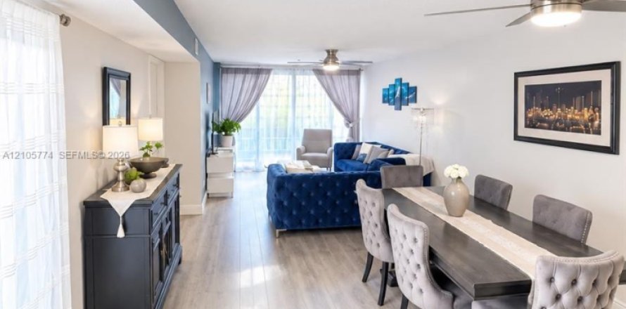 Villa ou maison à Pembroke Pines, Floride 3 chambres, 120.68 m2 № 2414664