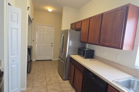 House in Tampa, Florida 5 bedrooms, 150.87 sq.m. № 2391383 - photo 3