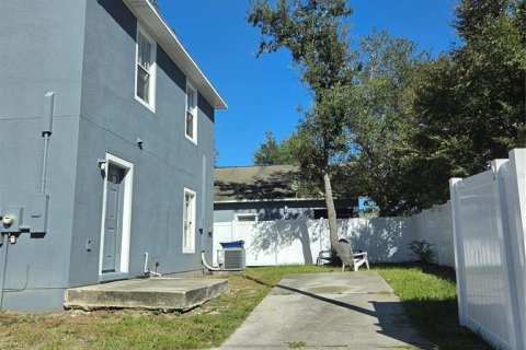 House in Tampa, Florida 5 bedrooms, 150.87 sq.m. № 2391383 - photo 11