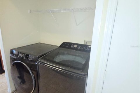 House in Tampa, Florida 5 bedrooms, 150.87 sq.m. № 2391383 - photo 8