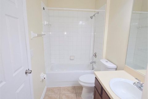 House in Tampa, Florida 5 bedrooms, 150.87 sq.m. № 2391383 - photo 7