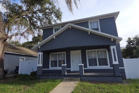 House in Tampa, Florida 5 bedrooms, 150.87 sq.m. № 2391383 - photo 2