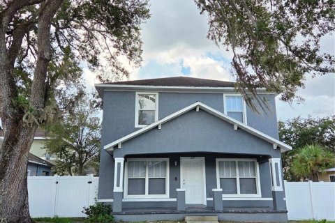 House in Tampa, Florida 5 bedrooms, 150.87 sq.m. № 2391383