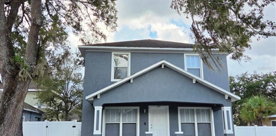 House in Tampa, Florida 5 bedrooms, 150.87 sq.m. № 2391383