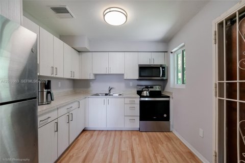 Villa ou maison à vendre à Miami, Floride: 3 chambres, 117.61 m2 № 2073683 - photo 8