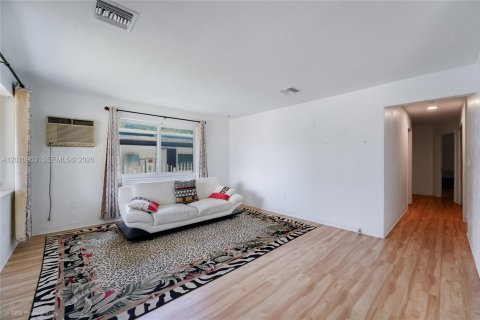 Villa ou maison à vendre à Miami, Floride: 3 chambres, 117.61 m2 № 2073683 - photo 5
