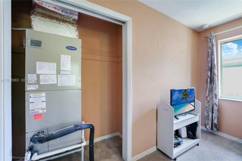 Villa ou maison à vendre à Miami, Floride: 3 chambres, 117.61 m2 № 2073683 - photo 14
