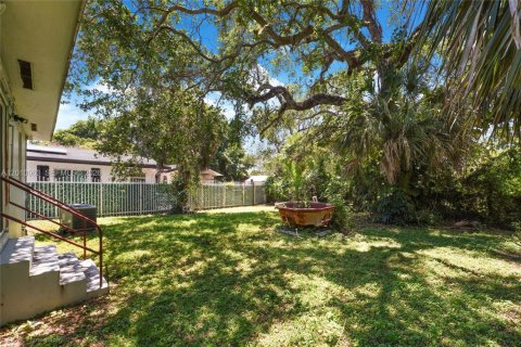Villa ou maison à vendre à Miami, Floride: 3 chambres, 117.61 m2 № 2073683 - photo 19