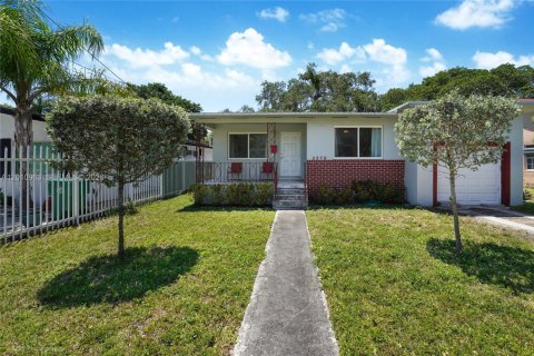 Villa ou maison à vendre à Miami, Floride: 3 chambres, 117.61 m2 № 2073683 - photo 3