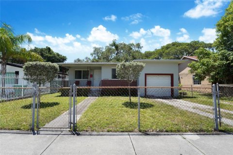 Villa ou maison à Miami, Floride 3 chambres, 117.61 m2 № 2073683