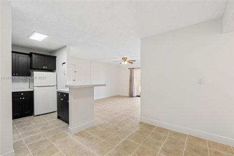 Copropriété à louer à Hialeah, Floride: 2 chambres, 82.03 m2 № 1990897 - photo 5