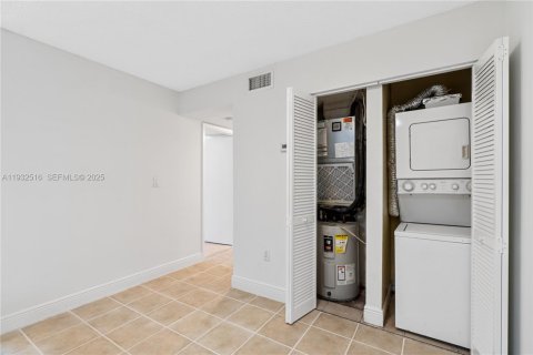 Copropriété à louer à Hialeah, Floride: 2 chambres, 82.03 m2 № 1990897 - photo 15
