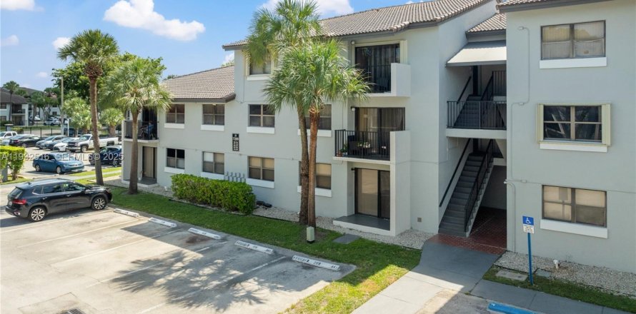 Condo à Hialeah, Floride, 2 chambres  № 1990897