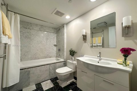 Купить кондоминиум в Майами, Флорида 45.99м2, № 2154795 - фото 13