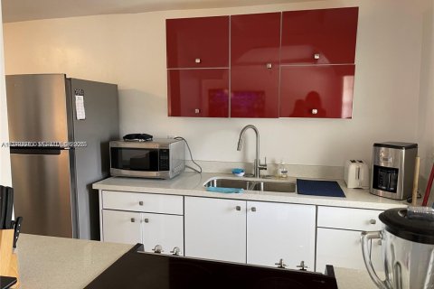 Condo in Miami, Florida, 1 bedroom № 2253587 - photo 8