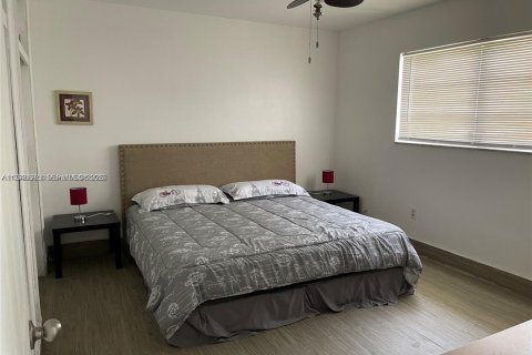 Condo in Miami, Florida, 1 bedroom № 2253587 - photo 11