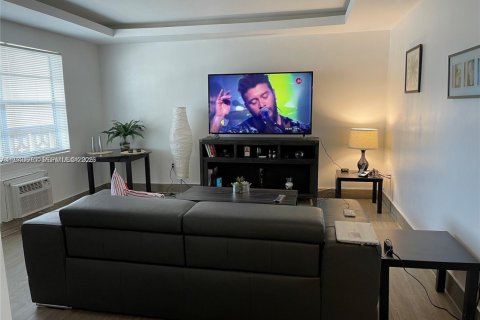 Condo in Miami, Florida, 1 bedroom № 2253587 - photo 4